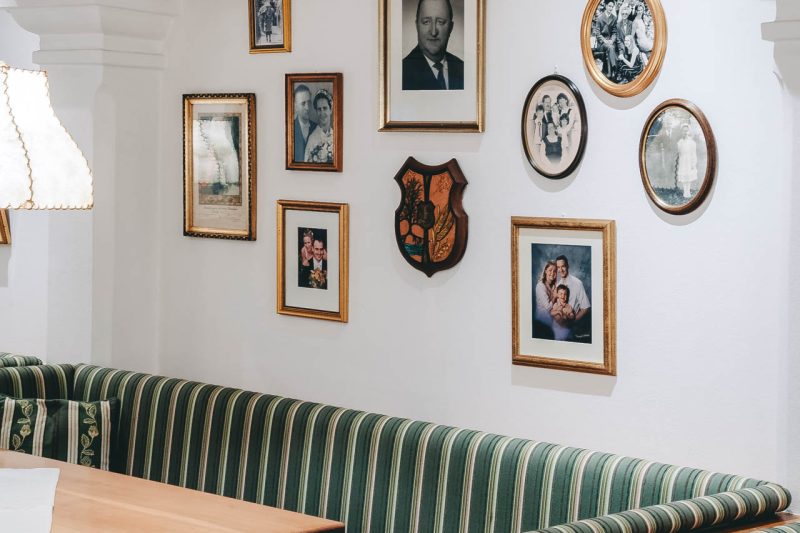 Alte Fotos in der Ahnl-Stubn des Landgasthof Bachlerhofs in Kematen/Ybbs (Niederösterreich)