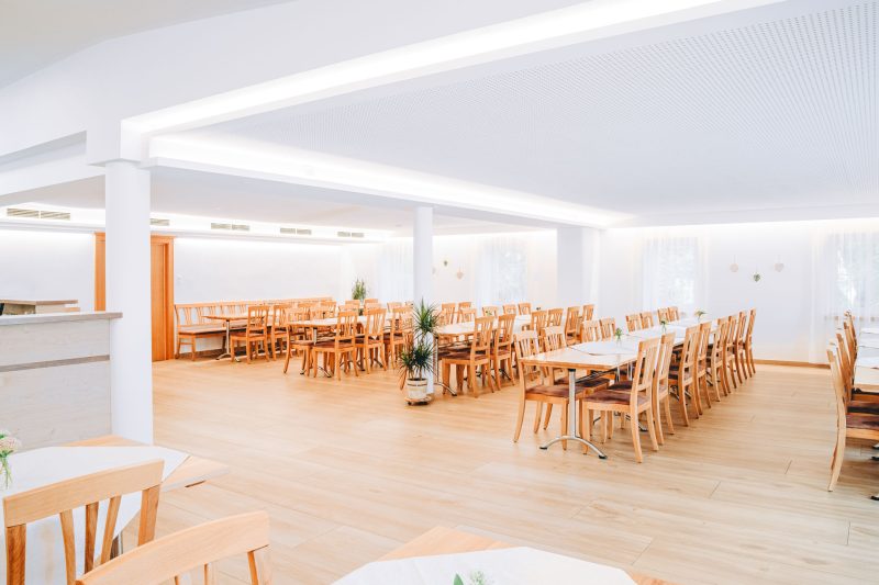 Foto einer Festbestuhlung im großen Saal des Landgasthof Bachlerhof in Kematen / Ybbs (Niederösterreich)