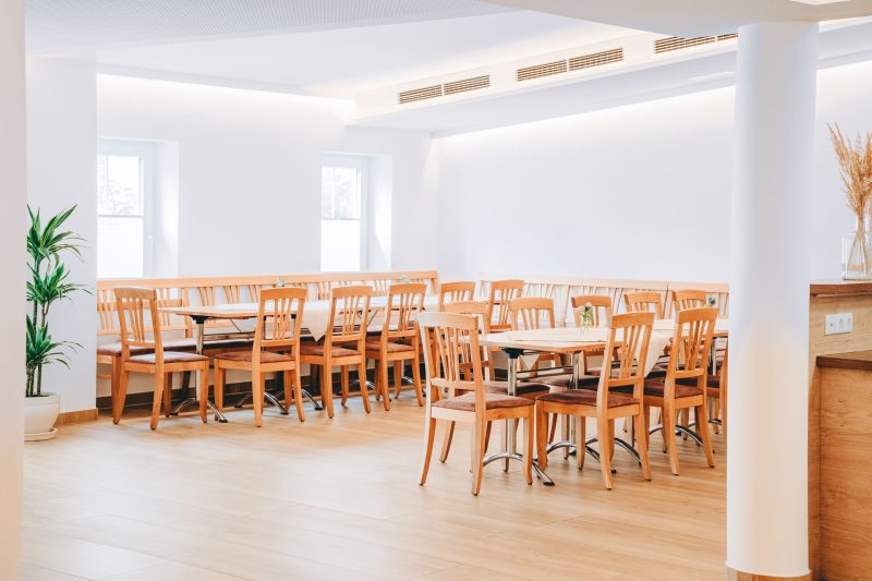 Foto einer Festbestuhlung im großen Saal des Landgasthof Bachlerhof in Kematen / Ybbs (Niederösterreich)
